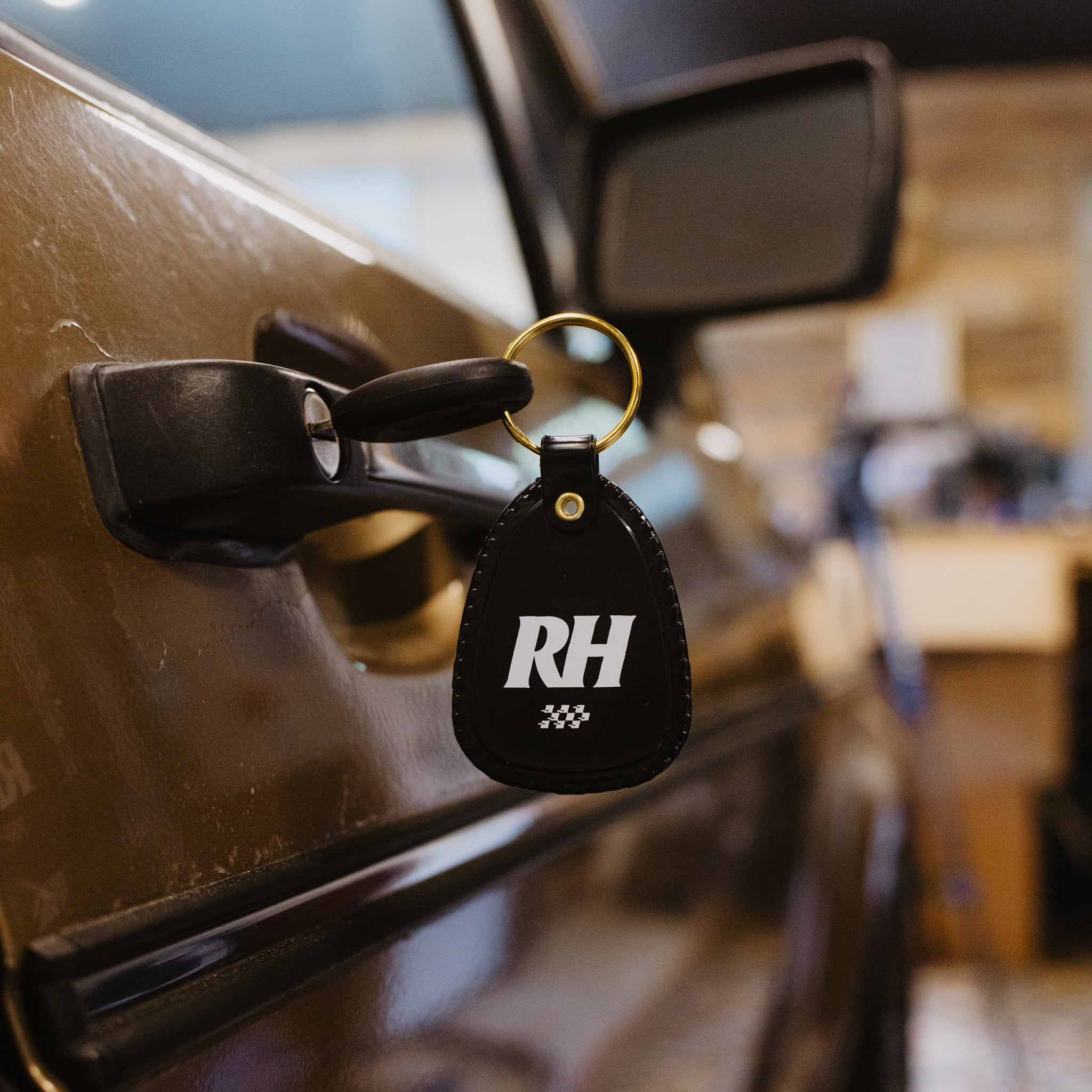 Race On Sunday Keyring - Black