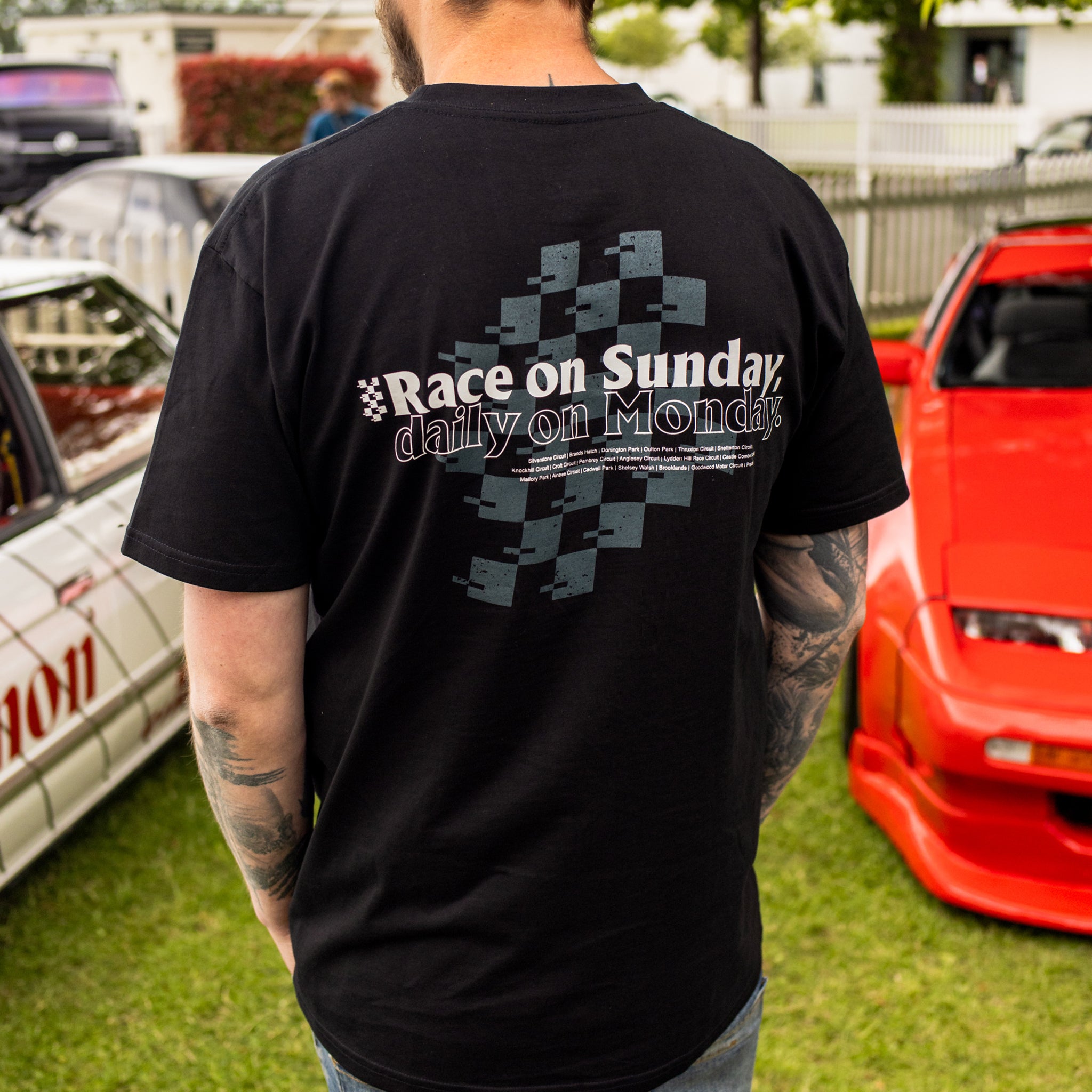 Race On Sunday T-shirt - Black